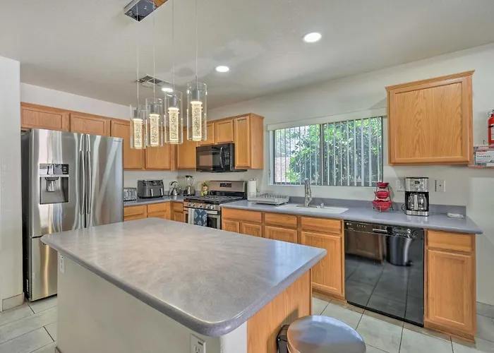 Vakantiehuis 2 Mi To State Farm Stadium! Family-friendly