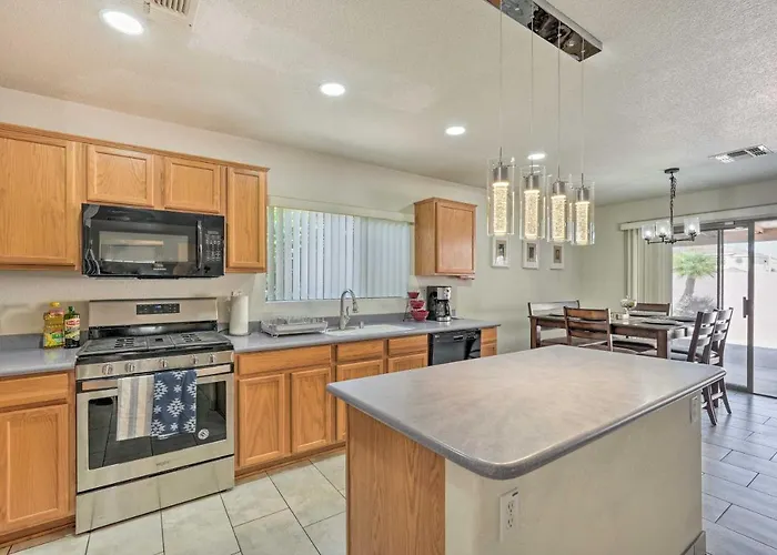 Vakantiehuis 2 Mi To State Farm Stadium! Family-friendly